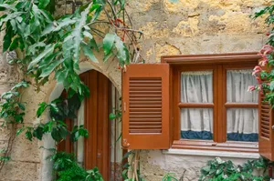 Volet battant maison ancienne